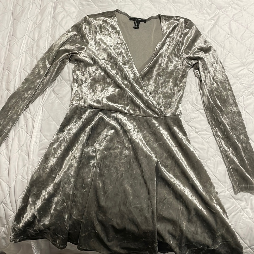 Forever 21 life ng sleeve velvet dress